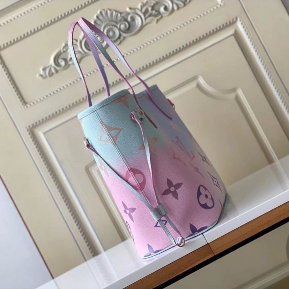 Louis Vuitton 2026 Women's OnTheGo Colorful Tote Bag - Picture 5 of 8